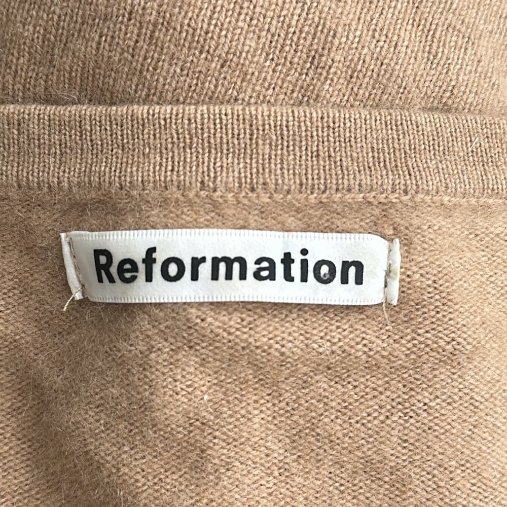 Reformation Knit Long Sleeve V-Neck Cropped Top in Tan One Size - Picture 5 of 9